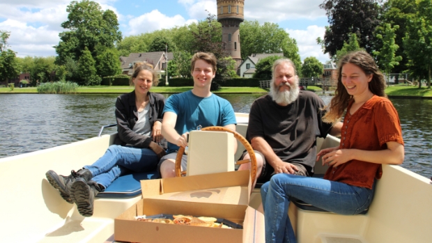 ‘Kontakt Zomeruitjes’: een ontspannen dagje varen met een sloep