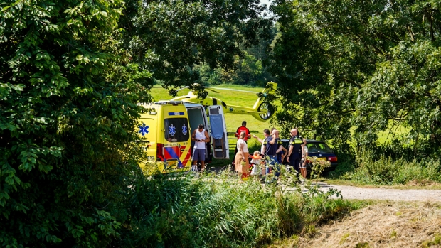 Vrouw belandt in het water in Hank: hulpdiensten rukken massaal uit