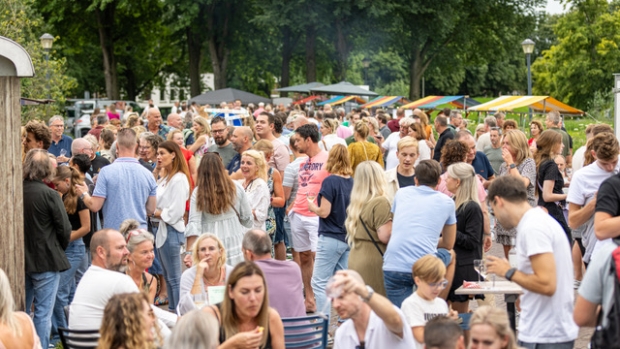 (Wijn)FestiWal Gorcum verovert Gorcumse stadswal: een dag vol proeven van cultuur en wijn