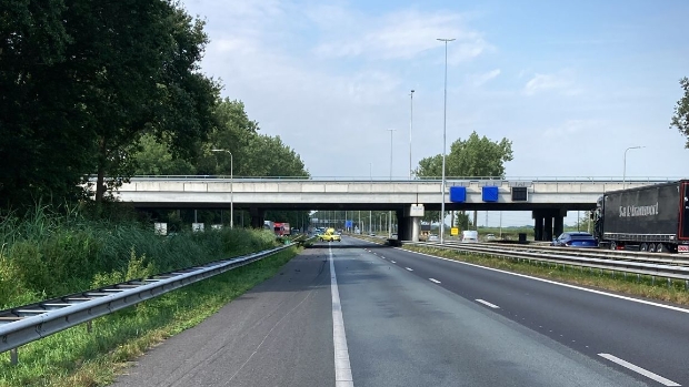 Ongeval op A27 richting Breda veroorzaakt lange file en vertraging vanaf Hank