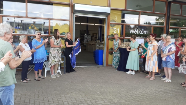 Woord en Daad opent nieuwe kringloopwinkel in Wijk en Aalburg: ‘We groeiden uit ons jasje’