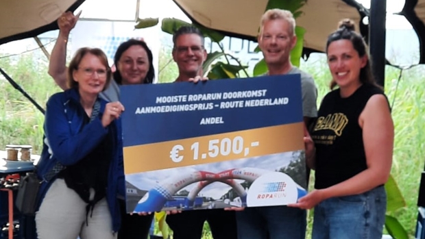 Doorkomst Andel wint aanmoedigingsprijs Roparun: cheque voor goed doel