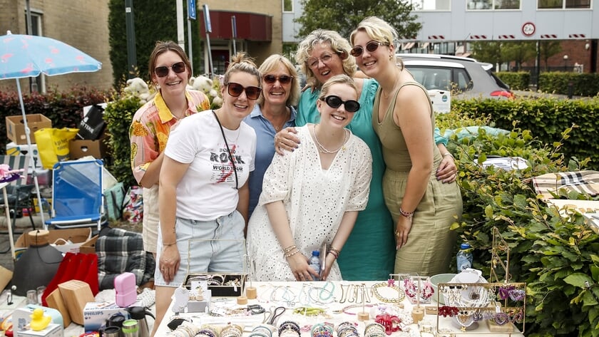 Drukte en zomerse sfeer tijdens 41ste jaarmarkt in Wijk en Aalburg