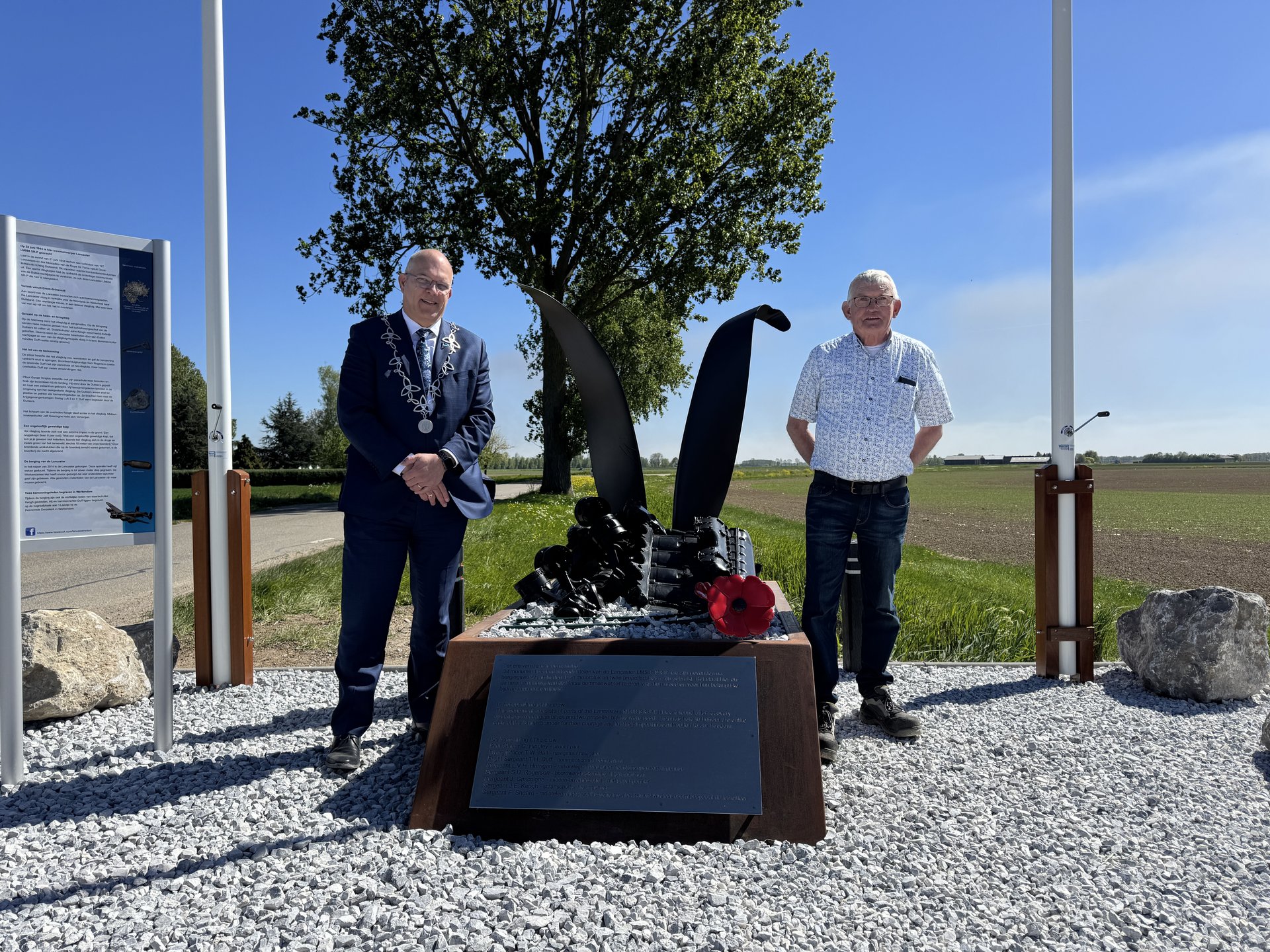 Beschadigd oorlogsmonument Werkendam hersteld en onthuld